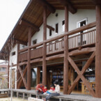 ひだまりのウッドデッキが特等席 LDKから一続きデッキで4人日向ぼっこ